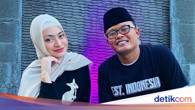 Nathalie Holscher Unggah Foto Berhijab, Sule Berikan Bunga