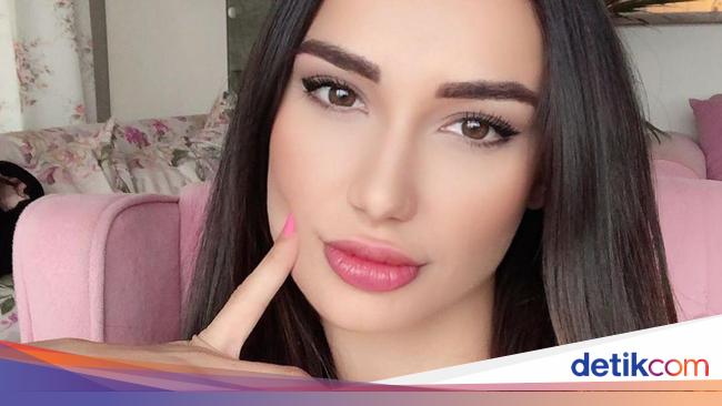 Foto Istri Cantik Atlet Bola yang Selingkuh Bayar Rp 18 Foto Istri Cantik Atlet Bola yang Selingkuh Bayar Rp 18