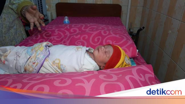 Tega Bayi Lucu Baru Lahir Dibuang Dalam Gorong Gorong