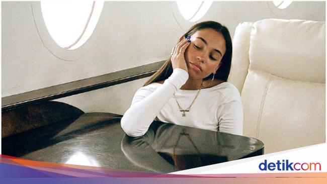 Celebgram Caught Pretending To Be On A Private Plane It Turned Out To Be Just A Photo Studio World Today News