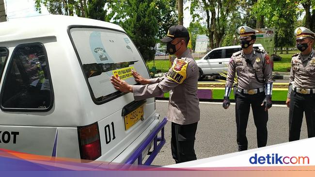 Cegah Corona Polisi Ciamis Pasangi Angkot Bus Stiker  Ayo 