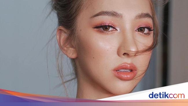 Foto Selebgram Cantik yang Bikin Heboh karena Terlahir Foto Selebgram Cantik yang Bikin Heboh karena Terlahir