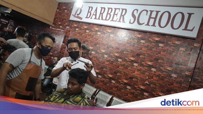 Pelatihan Usaha Potong Rambut di Masa Pandemi Pelatihan Usaha Potong Rambut di Masa Pandemi