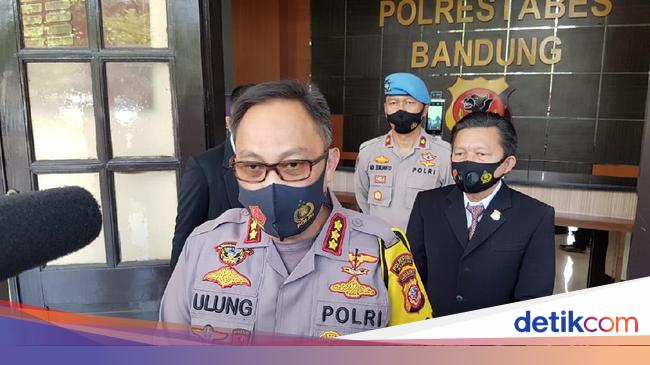 Selama Pandemi Polisi Sebar Ratusan Ribu Masker Ke Warga Bandung