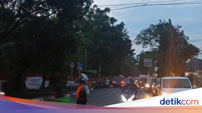 Traffic jams in Cipayung Jaktim, Dishub Jaktim: There is a McDonald’s Promotion