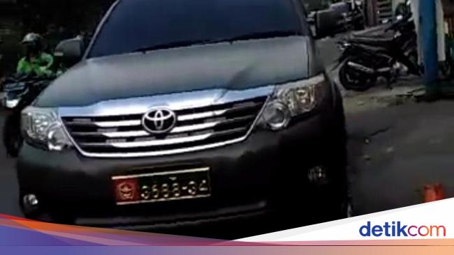 Danpuspomad Ahon Ubah Warna  Mobil  dari Hitam  Metalik  ke 