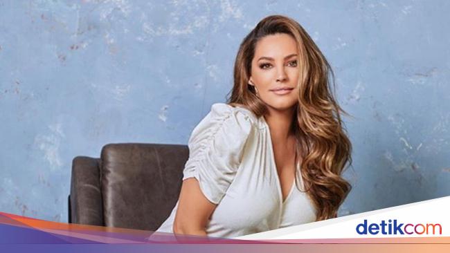 Wanita Terseksi di Dunia Ngaku Bersyukur Banyak Orang Minta Foto