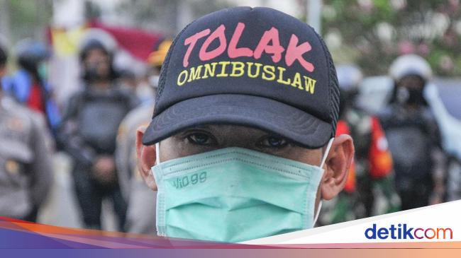 Ruu Cipta Kerja Disahkan Pengamat Banyak Mudaratnya