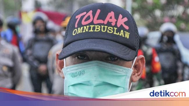 Ruu Cipta Kerja Disahkan Pengamat Banyak Mudaratnya