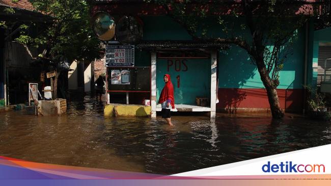 Antisipasi Banjir Pemprov DKI Beli  65 Pompa Apung Senilai 