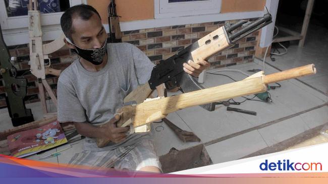Terinspirasi PUBG Pria di Sumedang Bikin Replika Senjata Terinspirasi PUBG Pria di Sumedang Bikin Replika Senjata