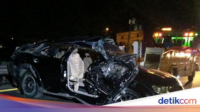 SUV Terguling di Tol Sidoarjo Satu Tewas dan Satu Orang Luka SUV Terguling di Tol Sidoarjo Satu Tewas dan Satu Orang Luka