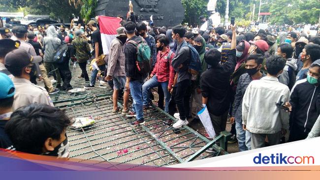 Aksi Protes Tolak Uu Cipta Kerja Di Semarang Ricuh