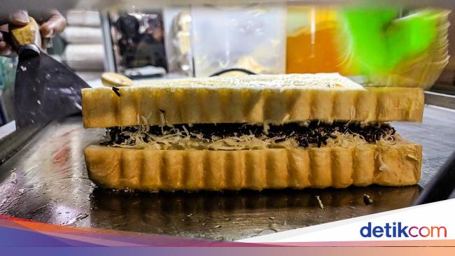 5 Tempat Jajan Roti Bakar Topping Melimpah di Malang 5 Tempat Jajan Roti Bakar Topping Melimpah di Malang