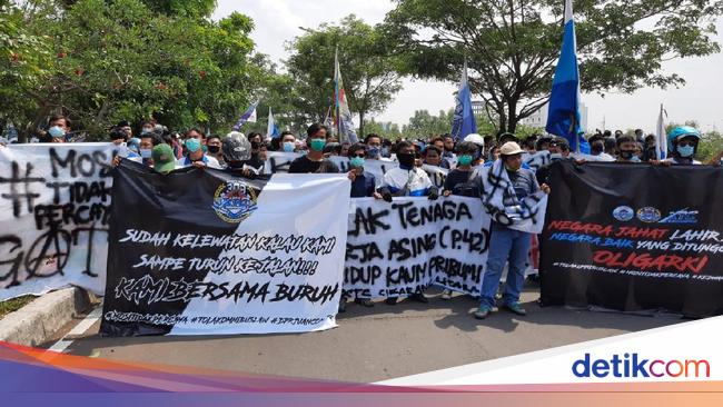Tolak Omnibus Law Massa Ormas Pemuda Demo Di Kantor Pemkab Bekasi