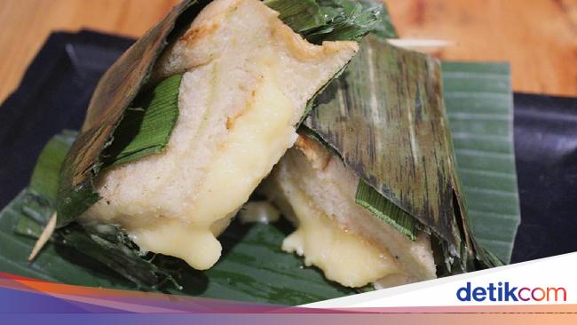 Unik Satu satunya di Indonesia Roti Bakar Bungkus Daun Pisang