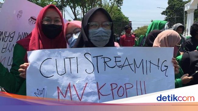 7 Poster Lucu Mahasiswa K Popers Saat Ikut Demo Omnibus Law Bikin Senyum