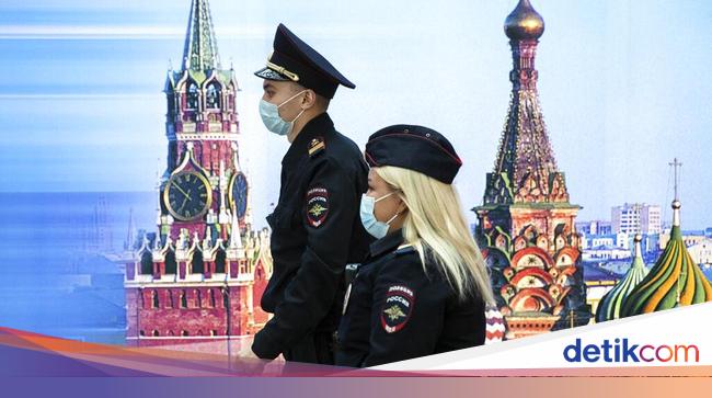 Rusia Akui Total Kematian Akibat Corona 3 Kali Lipat Lebih Tinggi<script async src=
