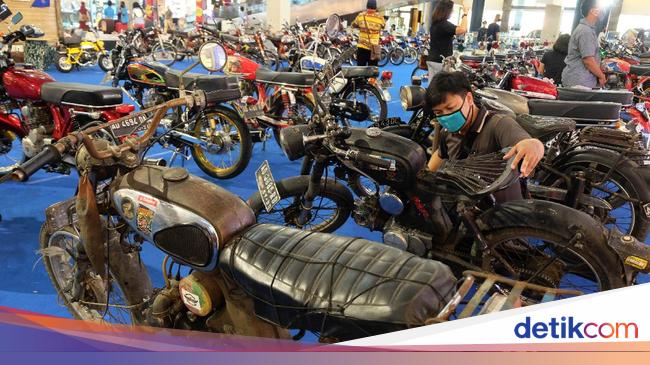 Antik Puluhan Motor  Klasik Dipamerkan di  Solo 