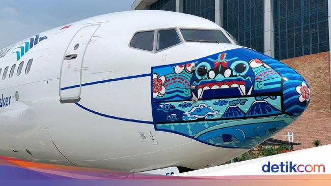 Pesawat Garuda Pakai Masker Motif Barong  Bali 