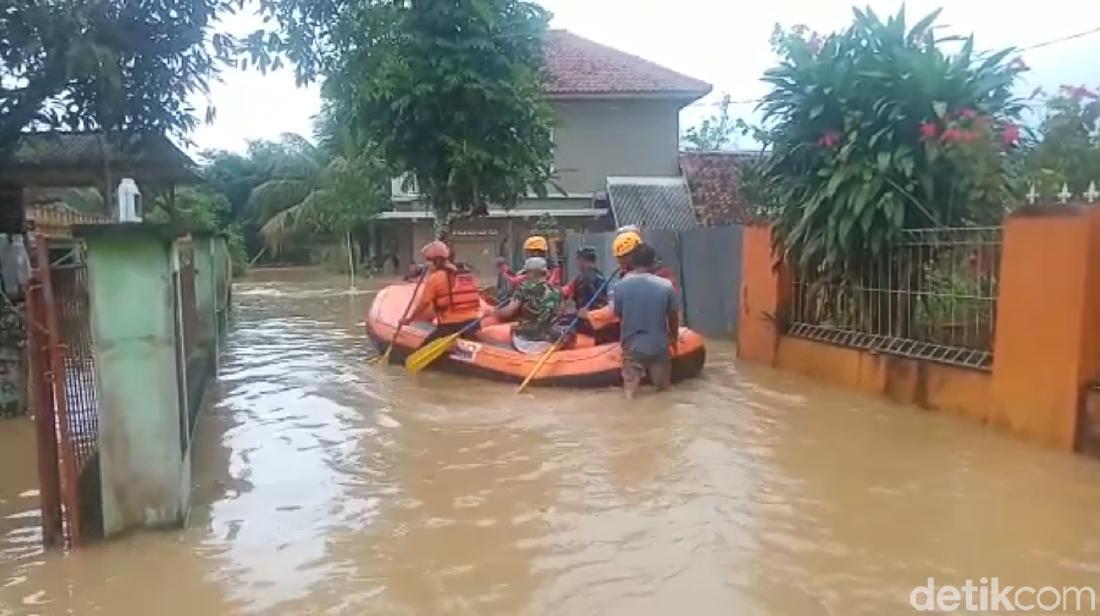 Ratusan Rumah Di Tasikmalaya Terendam Banjir Satu Meter