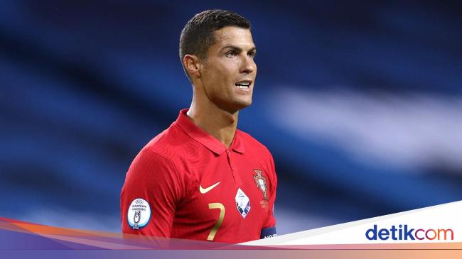 Gantengnya Cristiano Ronaldo Bikin Petugas Imigrasi Klepek Klepek