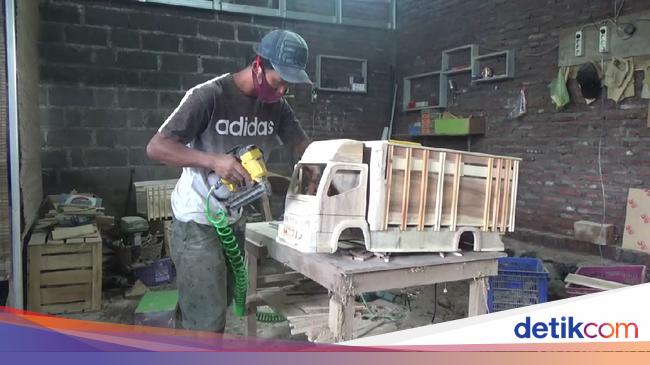 Limbah Mebel Diubah Jadi Miniatur Truk Bernilai Jutaan Limbah Mebel Diubah Jadi Miniatur Truk Bernilai Jutaan