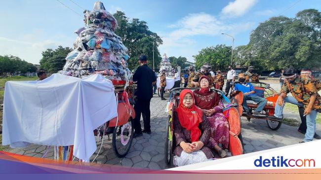 Pasar Klewer Timur Rampung Dibangun Pedagang Gelar Kirab Pasar Klewer Timur Rampung Dibangun Pedagang Gelar Kirab