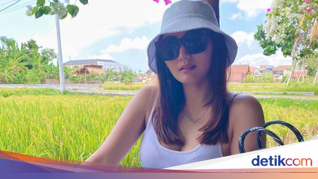 Lihat Senyum Sassha Carissa Bikin Malam Minggu Kamu Makin Ceria