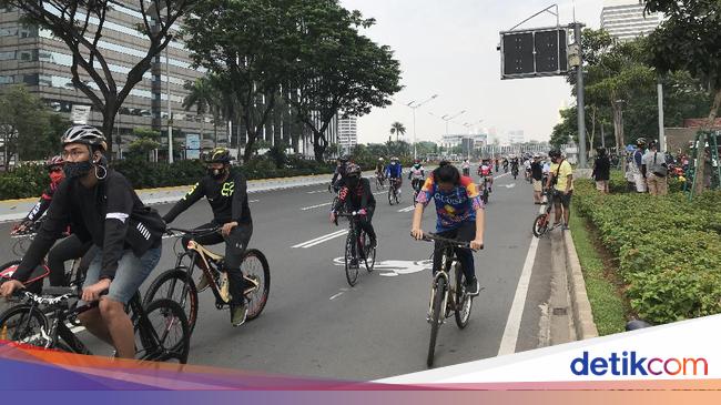 DKI PSBB Transisi Jilid II Warga Ramai Berolahraga di DKI PSBB Transisi Jilid II Warga Ramai Berolahraga di
