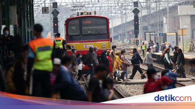 Ada Ppkm Mikro Ini Jadwal Operasional Krl Transjakarta