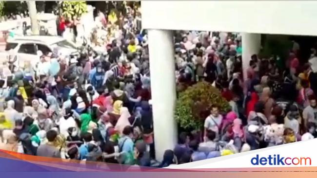 Ditegur Gubernur, Pemkot Tangerang Hentikan Pendaftaran ...