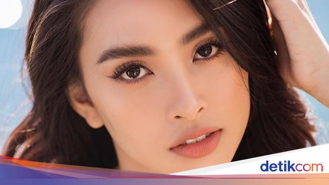 Gaya Miss  Vietnam Pose Pakai Kaus Oversized Tapi Dikira  Gaya Miss  Vietnam Pose Pakai Kaus Oversized Tapi Dikira