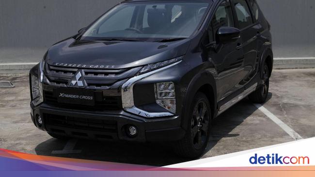 Gaharnya Mitsubishi Xpander Cross Rockford Fosgate Black 