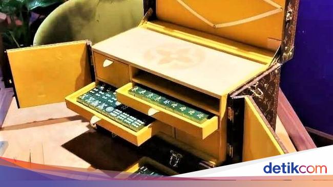 Louis Vuitton Unveils $80,000 Jade Mahjong Set