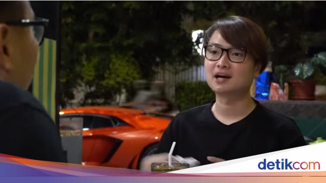 Bukan di Mall Mewah Crazy Rich Surabayan Nongkrong di 