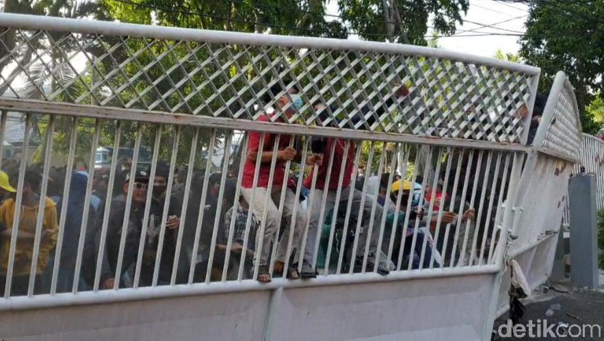 Aksi Anarki: Memahami Akar Masalah, Dampak, dan Respons yang Tepat