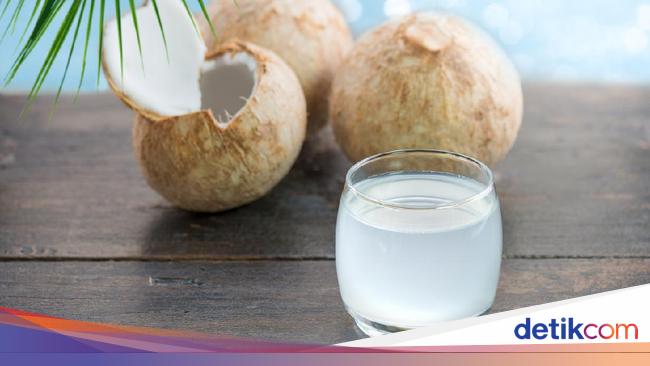 Jangan Dibuang Air Kelapa Tua Punya Nutrisi Berlimpah