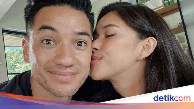 7 Foto Mesra Pasangan Artis Indonesia Tetap Langgeng Meski Nikah Beda 