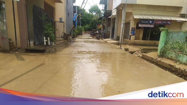 Banjir di Pondok  Gede  Permai Bekasi Surut Warga Mulai 