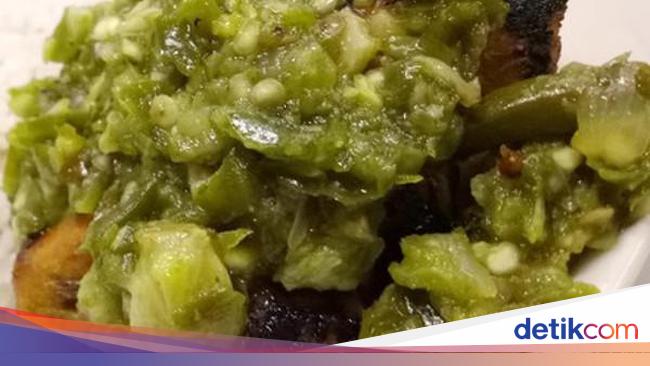 Resep Ayam Cabe Hijau yang Pedas Gurih Resep Ayam Cabe Hijau yang Pedas Gurih