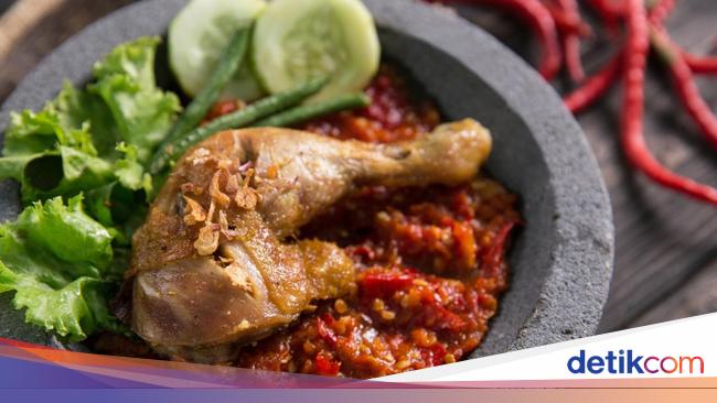 Resep Ayam Penyet ala Jawa Timur yang Pedas Nendang Resep Ayam Penyet ala Jawa Timur yang Pedas Nendang
