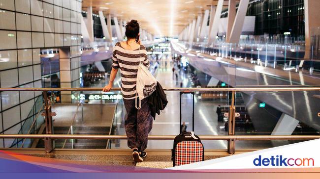 Penumpang Perempuan Australia Diminta Buka Baju di Bandara Penumpang Perempuan Australia Diminta Buka Baju di Bandara