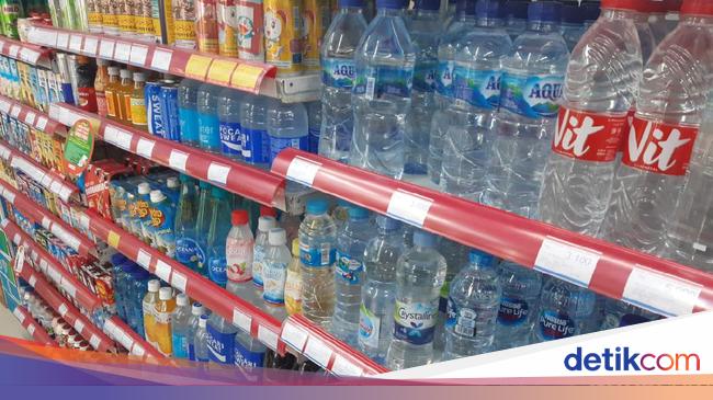 Sederet Produk  Prancis yang Masih Mejeng di Rak  Minimarket Sederet Produk  Prancis yang Masih Mejeng di Rak  Minimarket