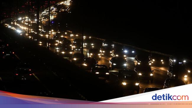 Lalin Tol Cikampek Arah Jakarta Macet di Sejumlah Titik Malam Ini