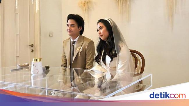 Foto Sherina dan 7 Artis yang Pakai Celana Saat Menikah 