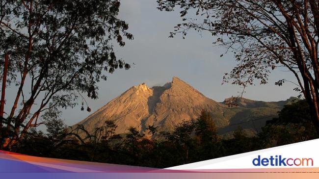 Melihat Aktivitas Gunung Merapi Dari Berbagai Wilayah Di Jawa Tengah