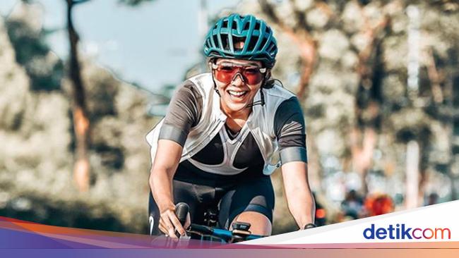 8 Gaya Gisel Gowes Sepeda Keliling Kota Gahar Dan Sporty
