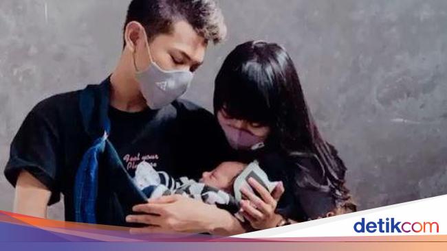 Wajah Anak Tegar Septian : Umur 18 Tahun Nekat Nikahi Janda, Tegar Septian 'Aku yang ... - Istri dari penyanyi tegar septian tengah hamil 5 bulan, bunda.
