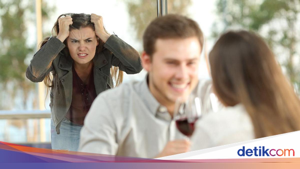 Pacar Bersama Orang Lain, Apakah Pertanda Selingkuh?